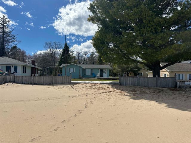 7724 N US-23, Oscoda Twp, MI 48750