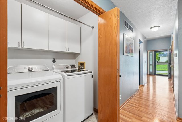 14421 Summit Drive, Clive, IA 50325