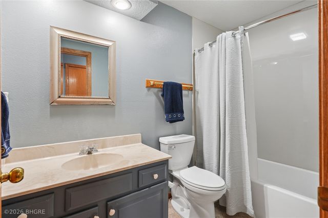 14421 Summit Drive, Clive, IA 50325