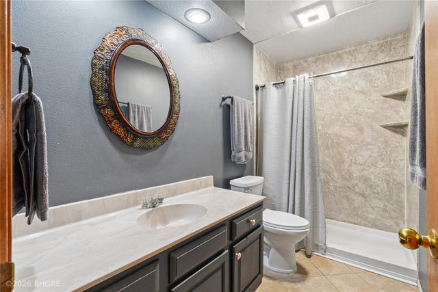 14421 Summit Drive, Clive, IA 50325
