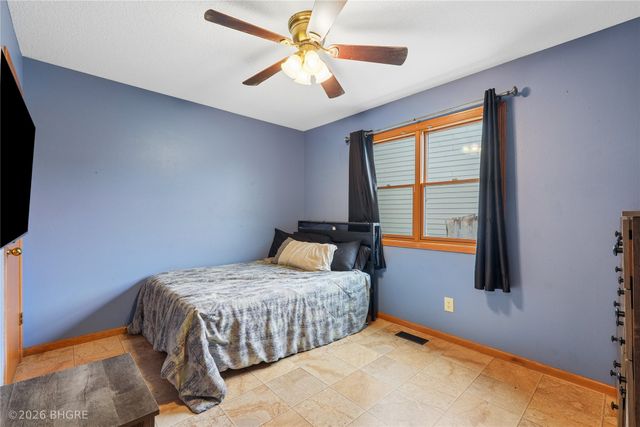 14421 Summit Drive, Clive, IA 50325