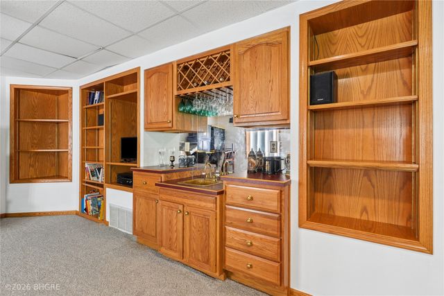 14421 Summit Drive, Clive, IA 50325