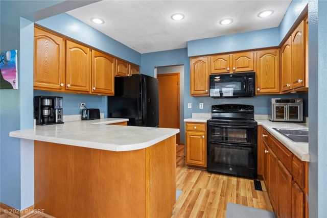 14421 Summit Drive, Clive, IA 50325