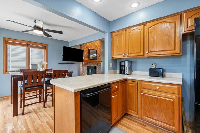 14421 Summit Drive, Clive, IA 50325