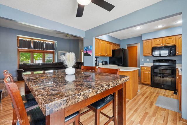 14421 Summit Drive, Clive, IA 50325
