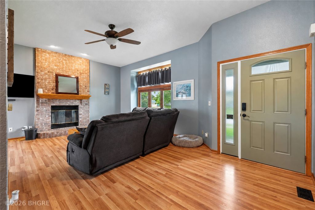 14421 Summit Drive, Clive, IA 50325