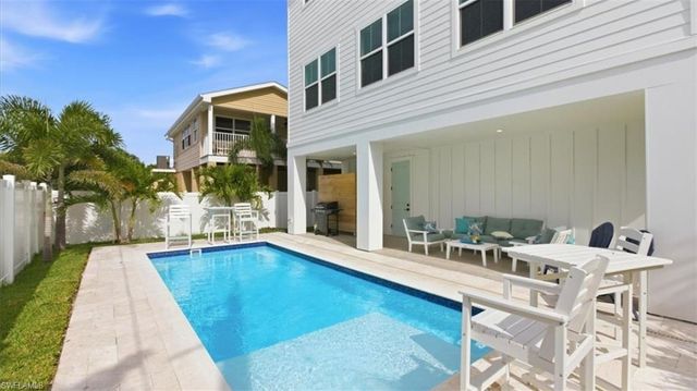 129 Pearl ST, Fort Myers Beach, FL 33931