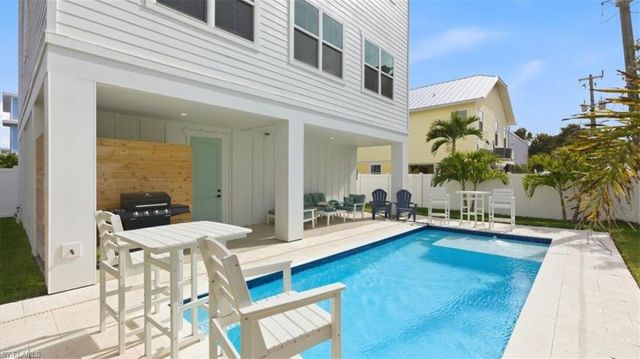 129 Pearl ST, Fort Myers Beach, FL 33931