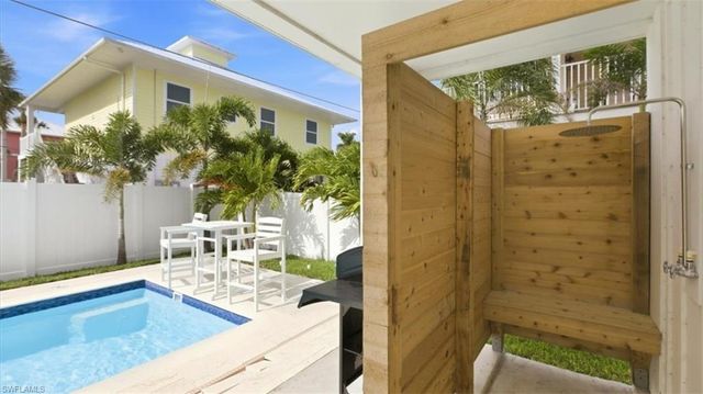 129 Pearl ST, Fort Myers Beach, FL 33931