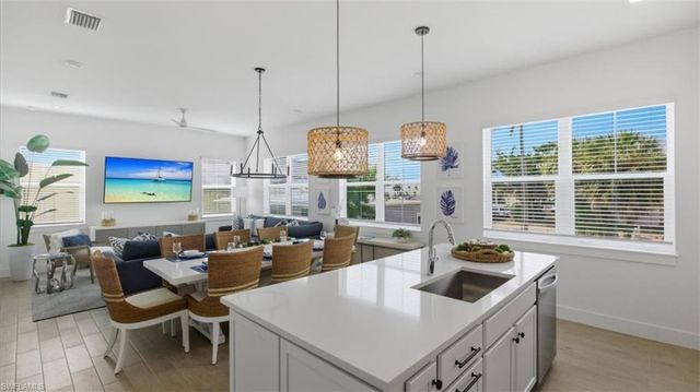 129 Pearl ST, Fort Myers Beach, FL 33931