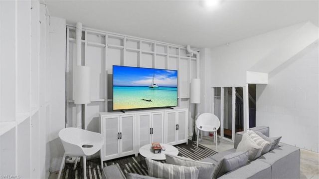 129 Pearl ST, Fort Myers Beach, FL 33931