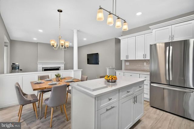 2 WHARTON CT, Kendall Park, NJ 08824