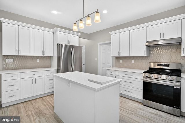 2 WHARTON CT, Kendall Park, NJ 08824