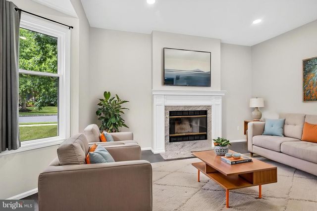 2 WHARTON CT, Kendall Park, NJ 08824