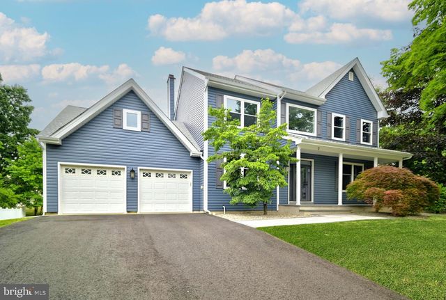2 WHARTON CT, Kendall Park, NJ 08824
