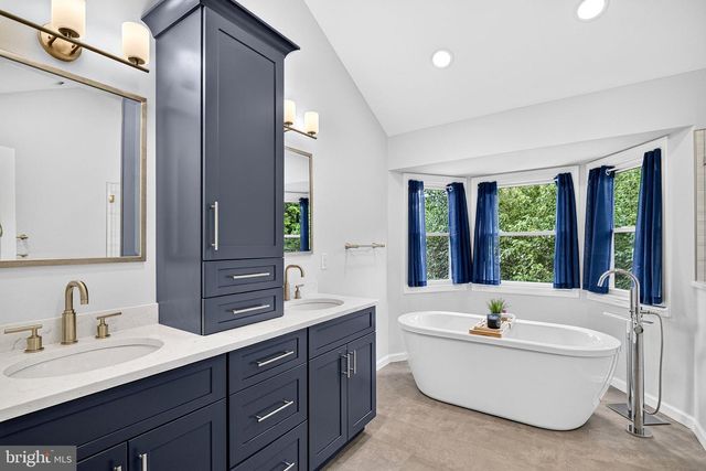 2 WHARTON CT, Kendall Park, NJ 08824