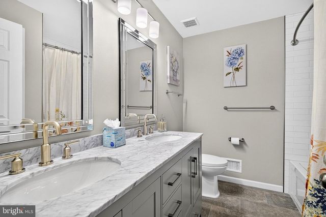 2 WHARTON CT, Kendall Park, NJ 08824