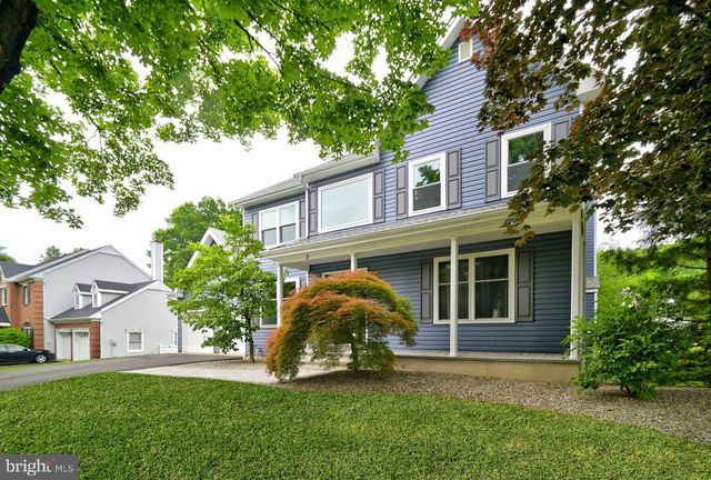 2 WHARTON CT, Kendall Park, NJ 08824
