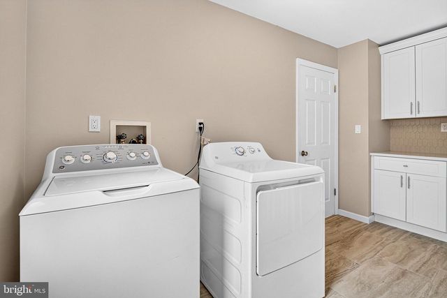 2 WHARTON CT, Kendall Park, NJ 08824