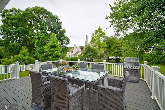 2 WHARTON CT, Kendall Park, NJ 08824