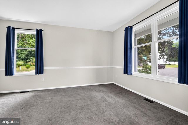 2 WHARTON CT, Kendall Park, NJ 08824