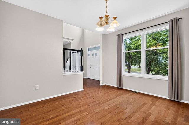 2 WHARTON CT, Kendall Park, NJ 08824