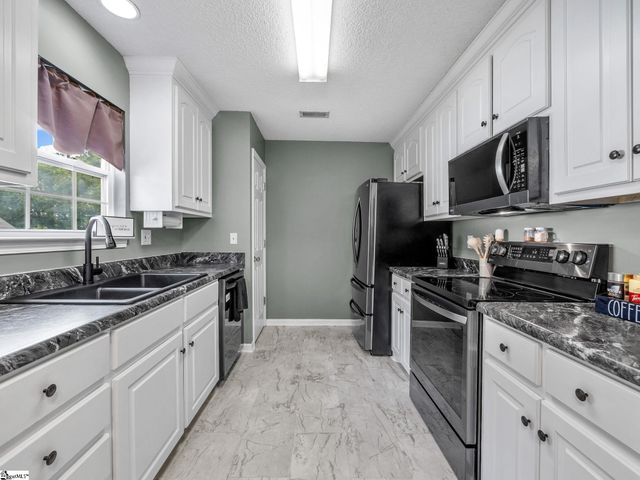 635 Shadow Dance Lane, Boiling Springs, SC 29316
