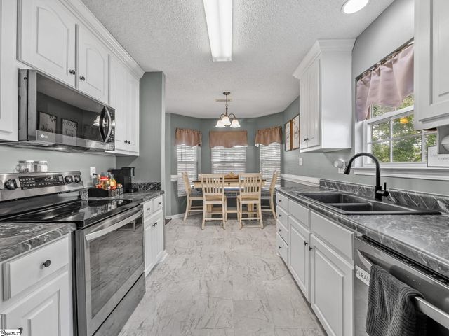 635 Shadow Dance Lane, Boiling Springs, SC 29316
