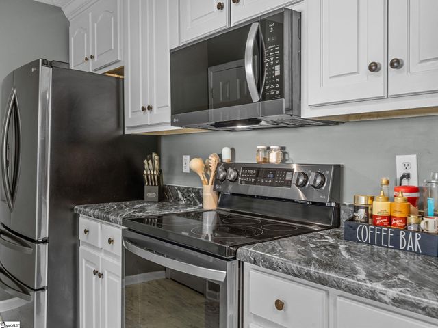 635 Shadow Dance Lane, Boiling Springs, SC 29316