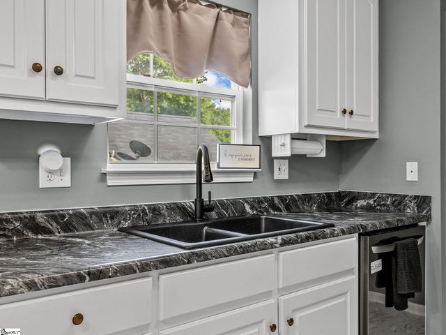 635 Shadow Dance Lane, Boiling Springs, SC 29316