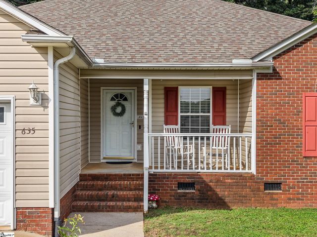 635 Shadow Dance Lane, Boiling Springs, SC 29316