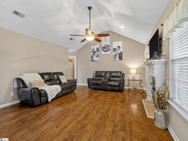 635 Shadow Dance Lane, Boiling Springs, SC 29316