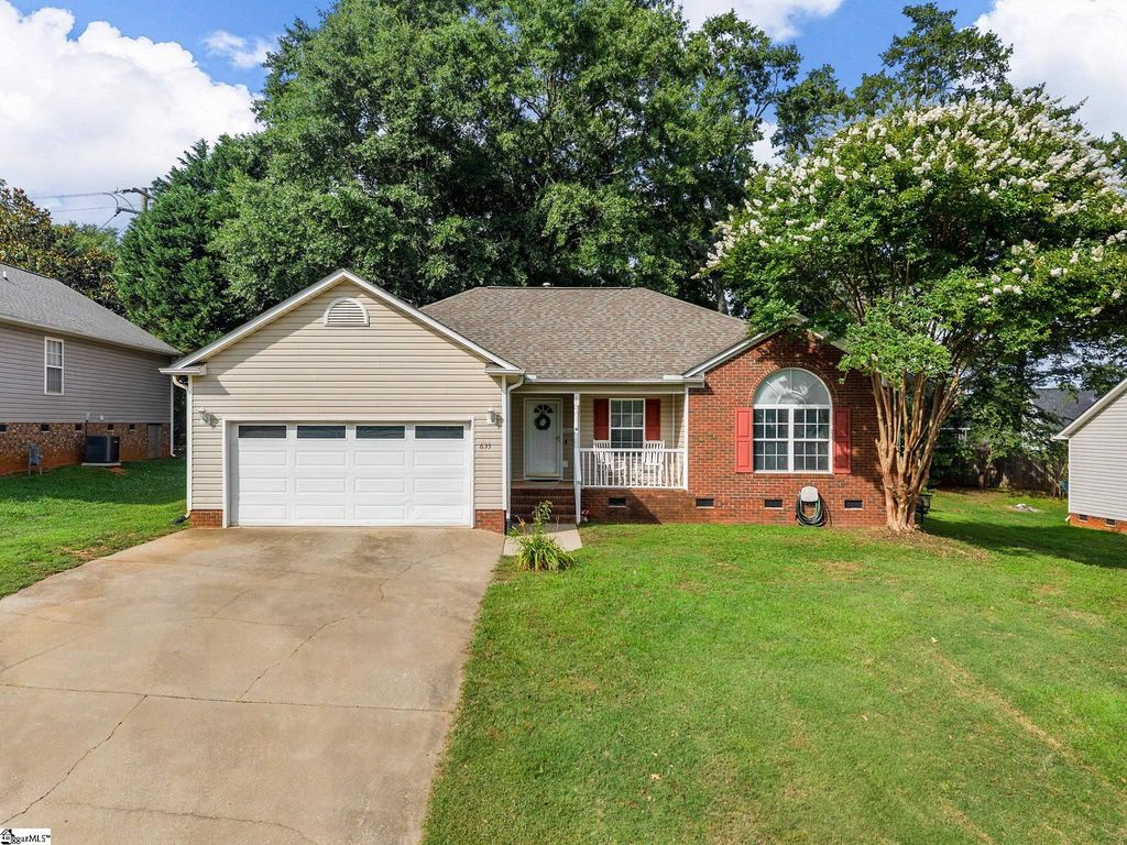 635 Shadow Dance Lane, Boiling Springs, SC 29316