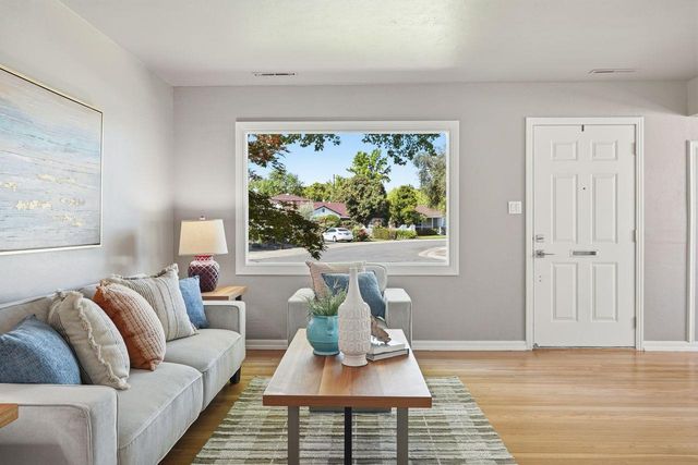 1119 Darnel Way, Sacramento, CA 95822