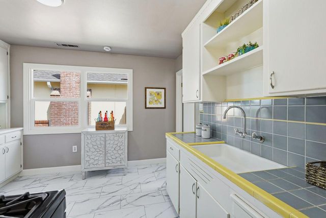 1119 Darnel Way, Sacramento, CA 95822