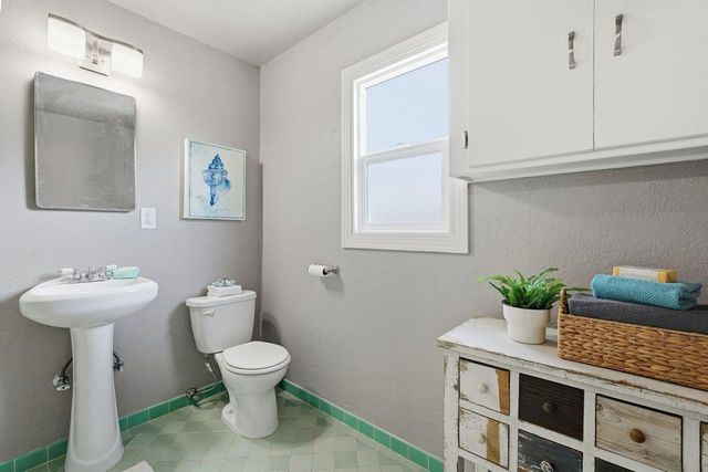 1119 Darnel Way, Sacramento, CA 95822