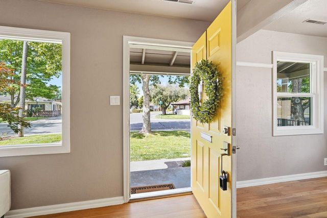 1119 Darnel Way, Sacramento, CA 95822