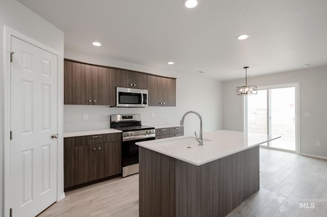 1615 SW Pegasus Peak Ave, Mountain Home, ID 83647
