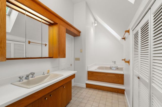 43 Laconia Rd, Worcester, MA 01609