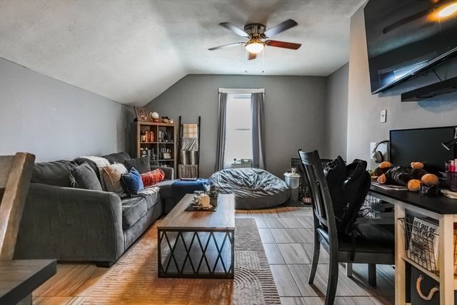 529 Stafford Rd, Fall River, MA 02721