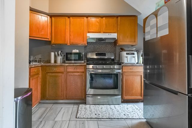 529 Stafford Rd, Fall River, MA 02721