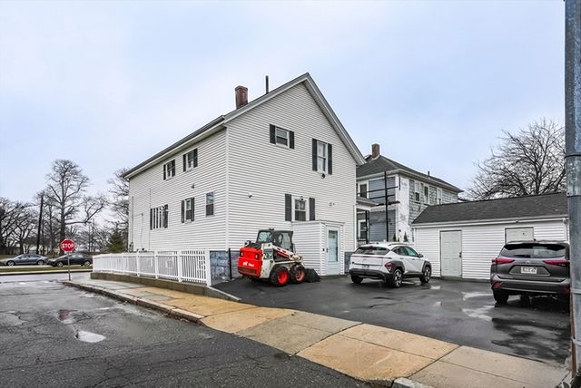 529 Stafford Rd, Fall River, MA 02721