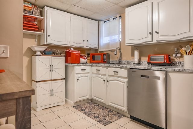 529 Stafford Rd, Fall River, MA 02721