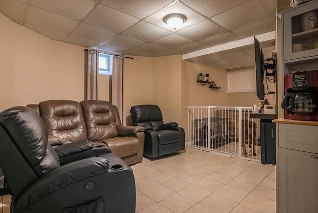 529 Stafford Rd, Fall River, MA 02721