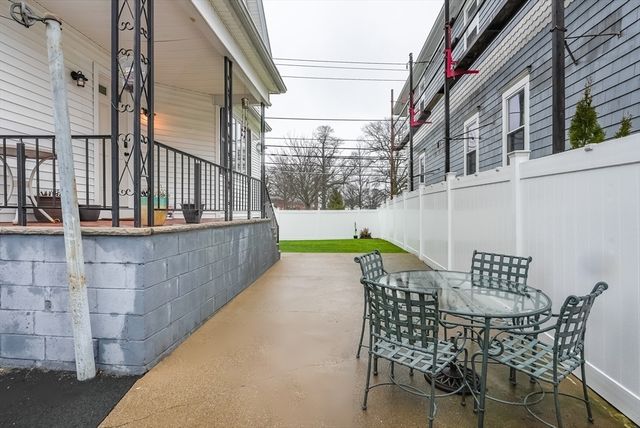 529 Stafford Rd, Fall River, MA 02721