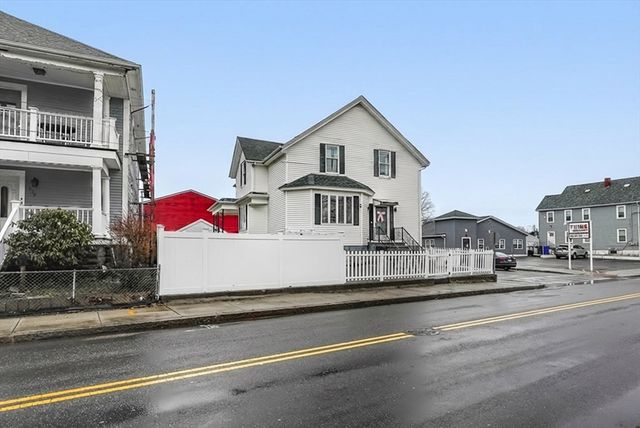 529 Stafford Rd, Fall River, MA 02721