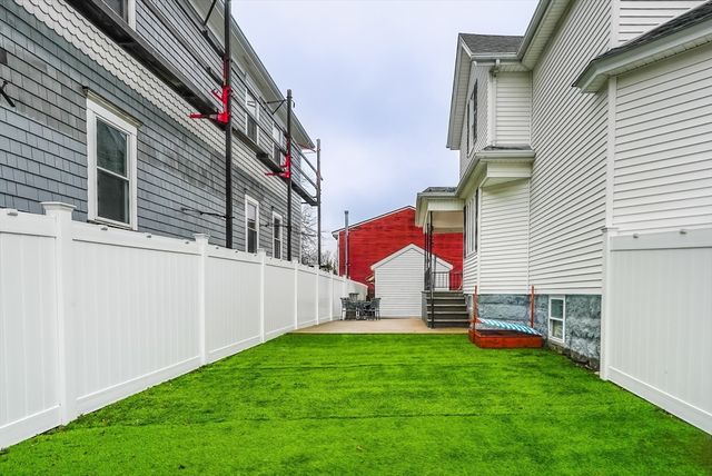 529 Stafford Rd, Fall River, MA 02721