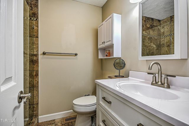 780 Hamilton Road F8, Blountville, TN 37617