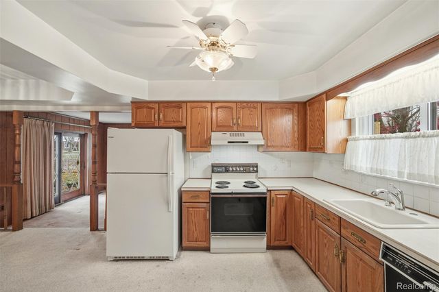 32845 Northampton Drive, Warren, MI 48093