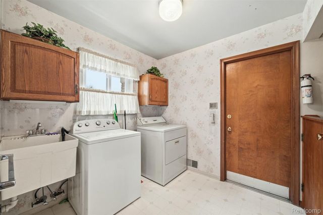 32845 Northampton Drive, Warren, MI 48093